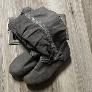 Piper girls Gray Suede Boots with Rhinestone Accents Sz 5